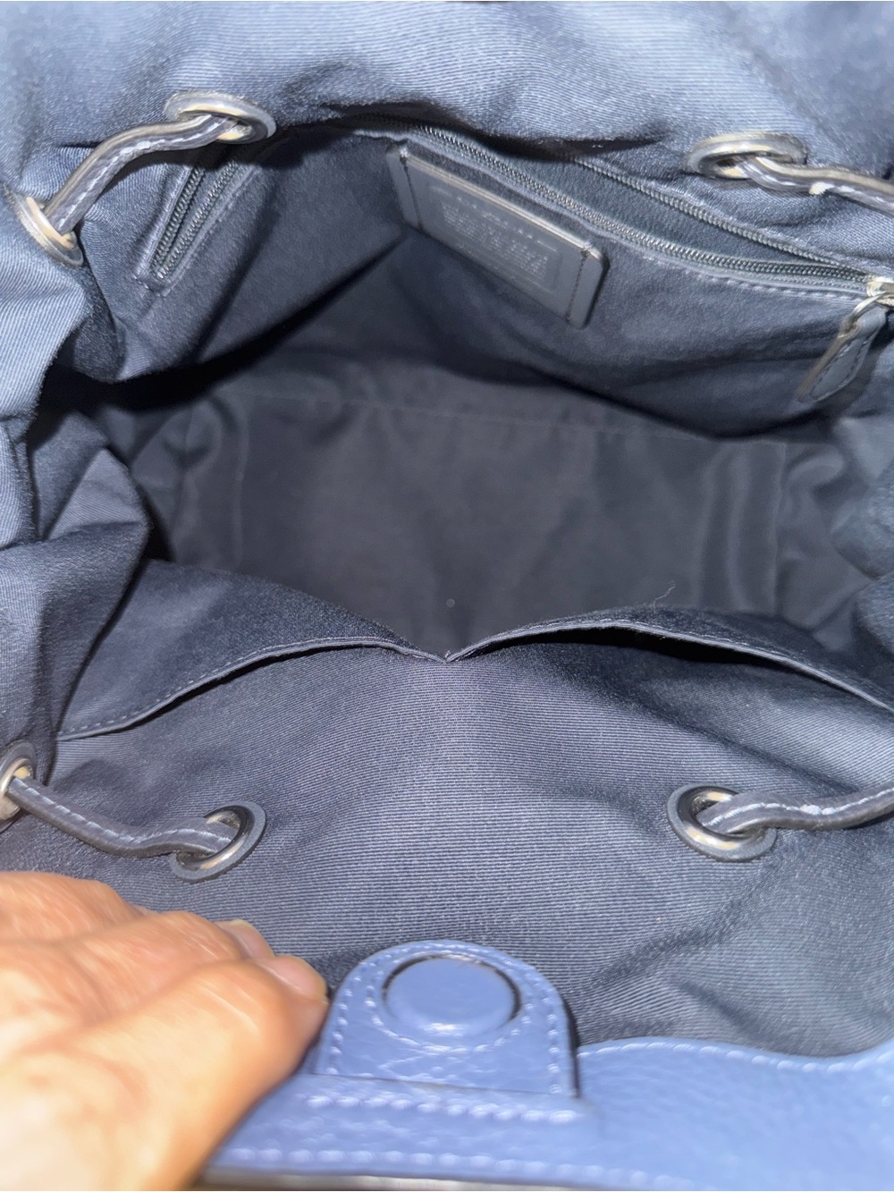Horse & Carriage Coach Blue Pebbled Leather bucket Tote! Like New!! - Picture 3 of 6